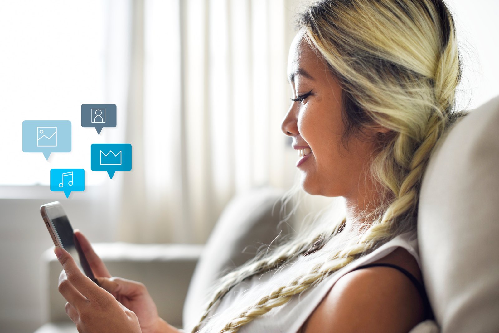 SMS Marketing vs. Email Marketing: Which is Right for Your Strategy? | Best Digital Marketing Institute in Thane